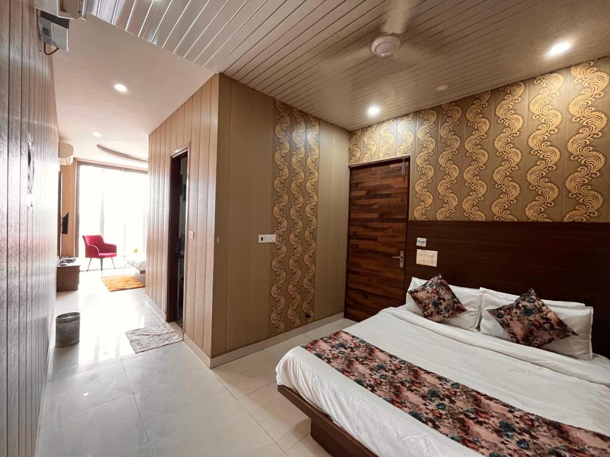 Hotel Pearl Grand, Zirakpur - Top Rated & Most Awarded Property In Tricity Chandigarh Exterior photo