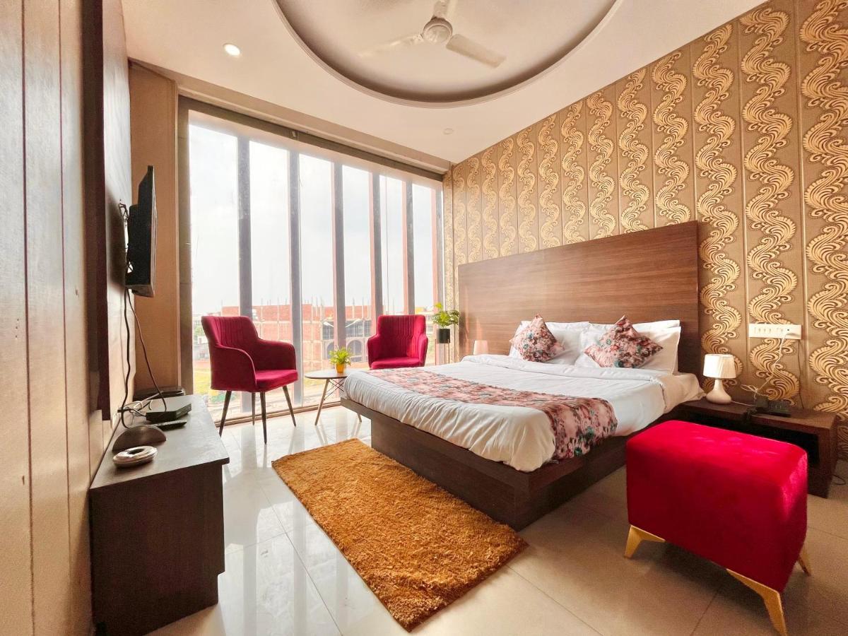 Hotel Pearl Grand, Zirakpur - Top Rated & Most Awarded Property In Tricity Chandigarh Exterior photo