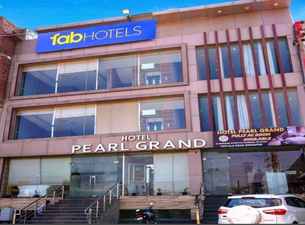 Hotel Pearl Grand, Zirakpur - Top Rated & Most Awarded Property In Tricity Chandigarh Exterior photo