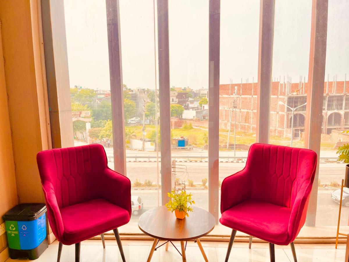 Hotel Pearl Grand, Zirakpur - Top Rated & Most Awarded Property In Tricity Chandigarh Exterior photo