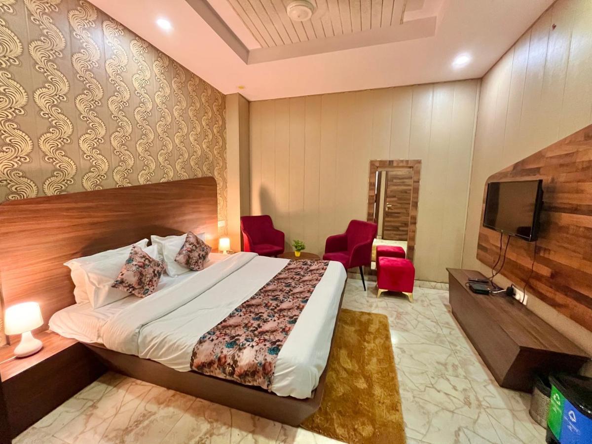 Hotel Pearl Grand, Zirakpur - Top Rated & Most Awarded Property In Tricity Chandigarh Exterior photo